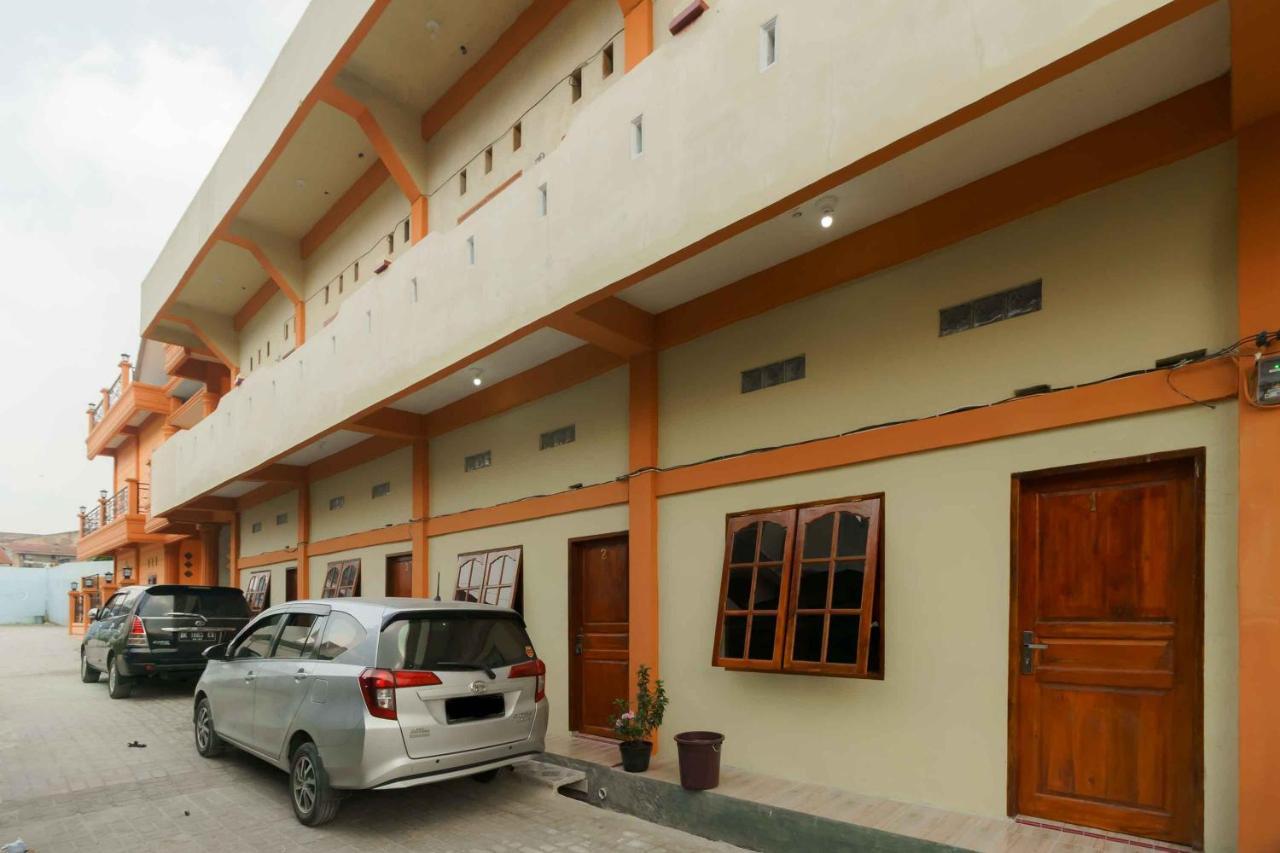 Hotel Reddoorz Near Bukit Kubu Berastagi Exterior foto