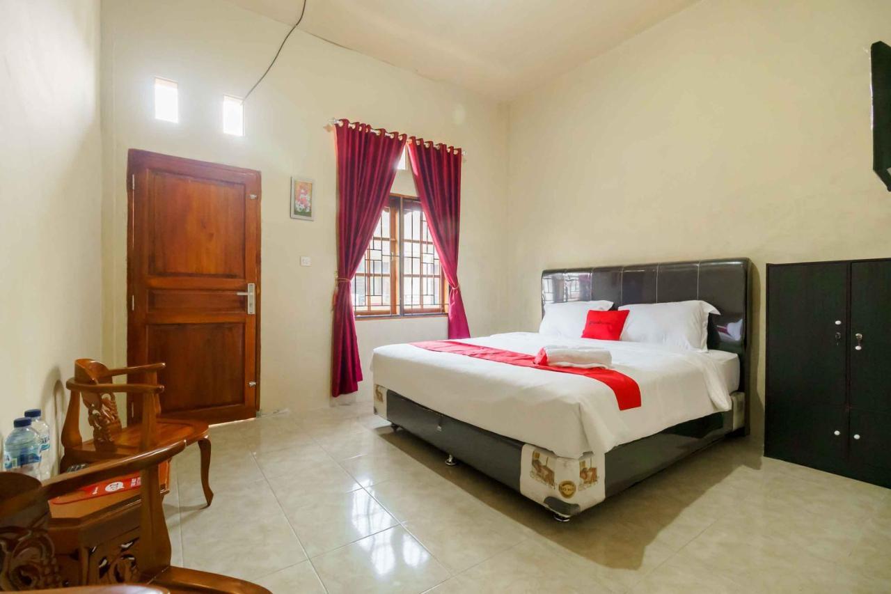 Hotel Reddoorz Near Bukit Kubu Berastagi Exterior foto
